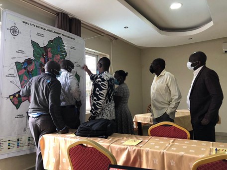 Studying the proposals for Gulu City